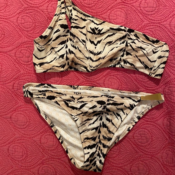 Victoria's Secret SWIM - Picture 1 of 3